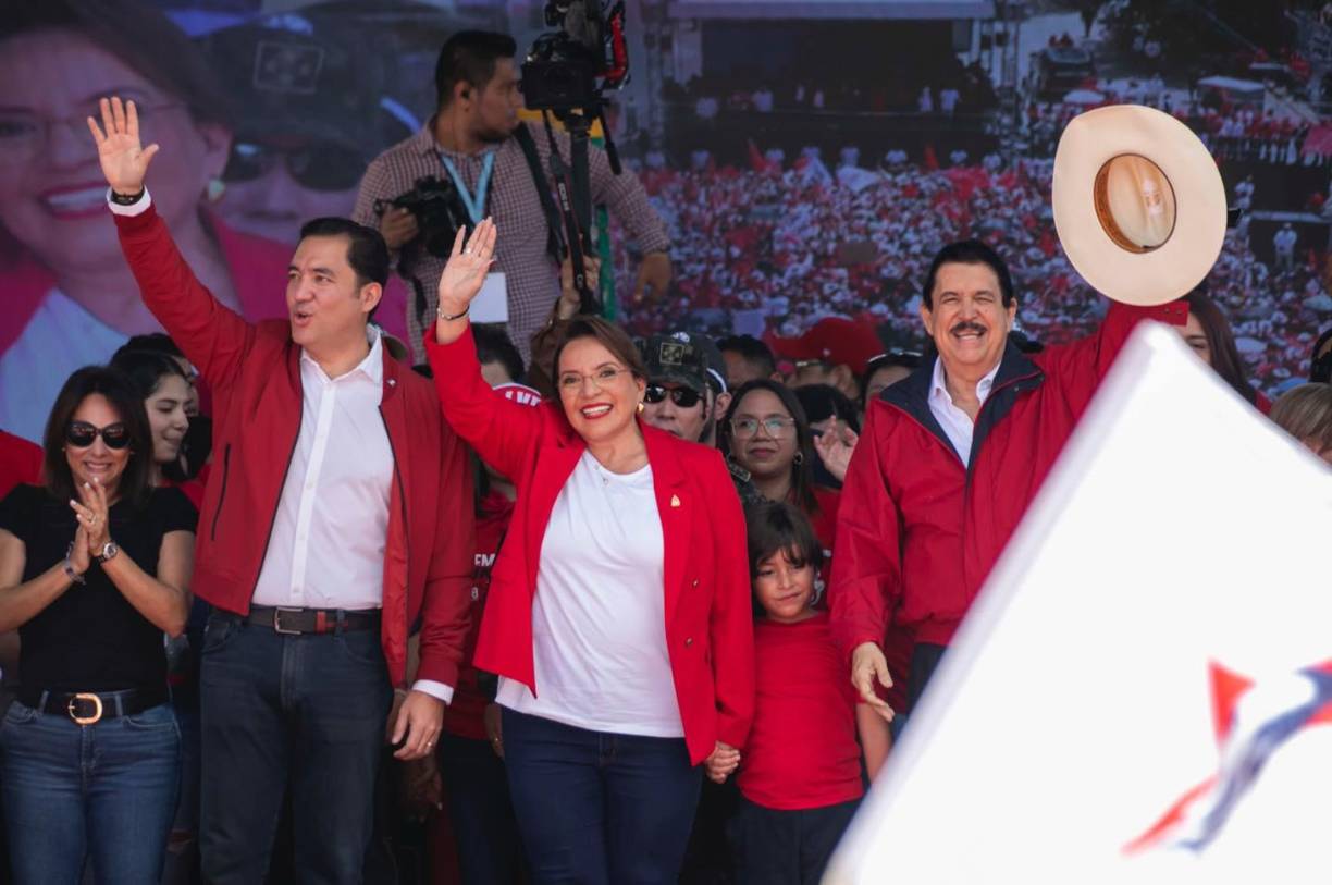 Castro instó a los diputados de su partido a defender la democracia y criticó a la oposición, acusándola de ser “codiciosa, sin escrúpulos, y despreciar a los pobres que ellos mismos han saqueado”.