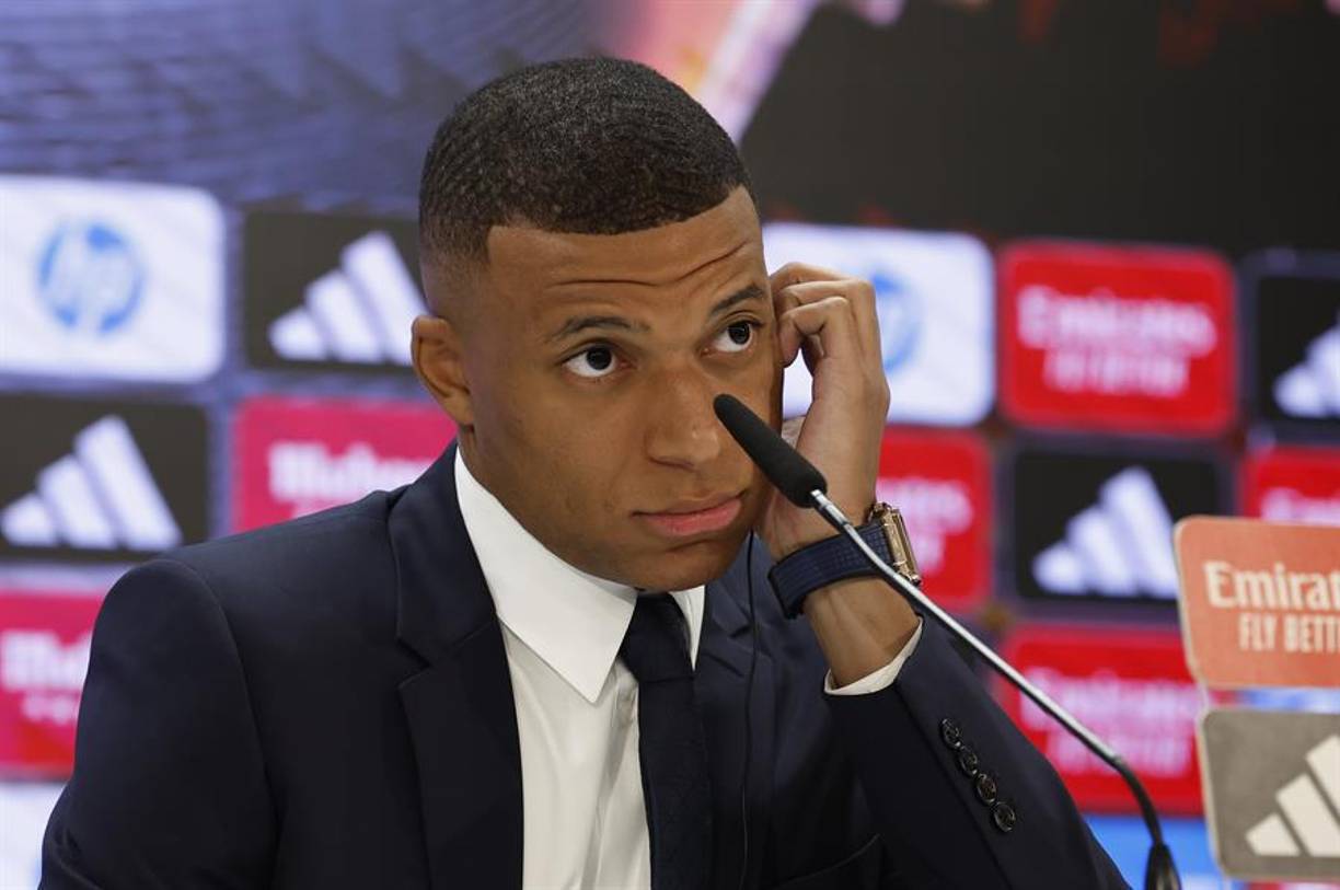Llegó el día. Mbappé ya es nuevo jugador del Real Madrid y se conocen detalles sobre el millonario salario del francés en el conjunto blanco.