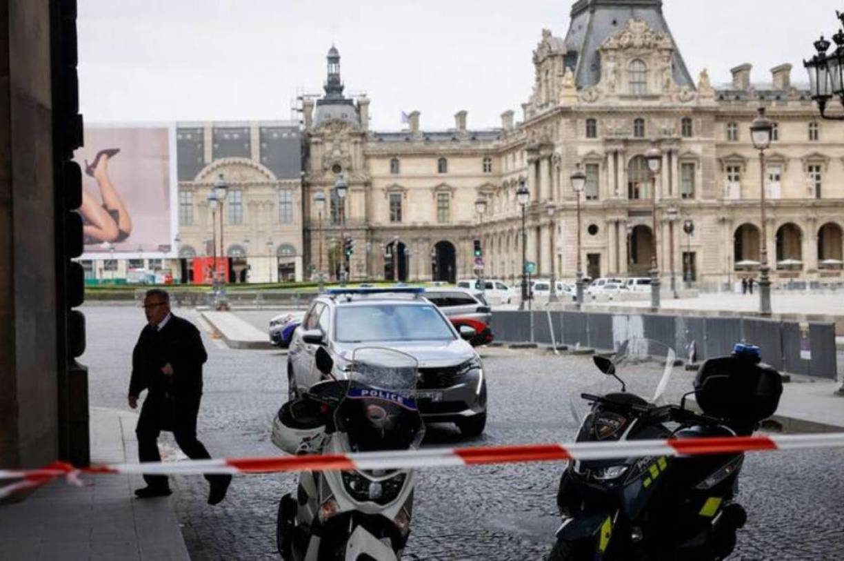Fue entonces cuando, con el estadio completamente evacuado, se procedió a seguir el protocolo y para las cinco de la tarde (hora francesa), todo quedó bajo control