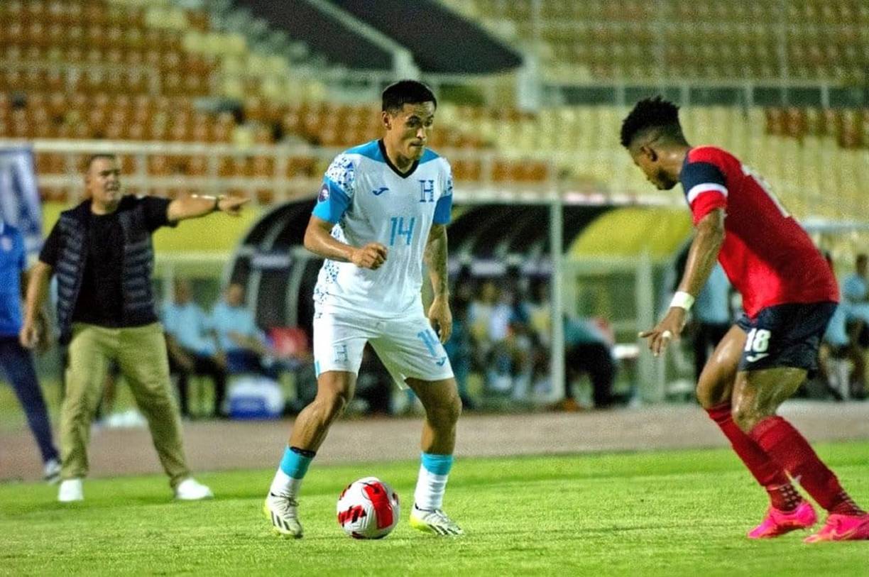 DEFENSA - El lateral derecho sería cubierto por Andy Nájar, jugador del DC United. No obstante, Reinaldo Rueda podría salir con Maylor Núñez, convocado de último momento.
