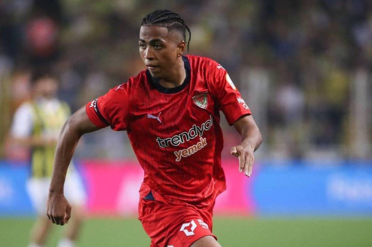 El Empoli de Italia se ha interesado en fichar al extremo ofensivo hondureño Rigoberto Rivas. 