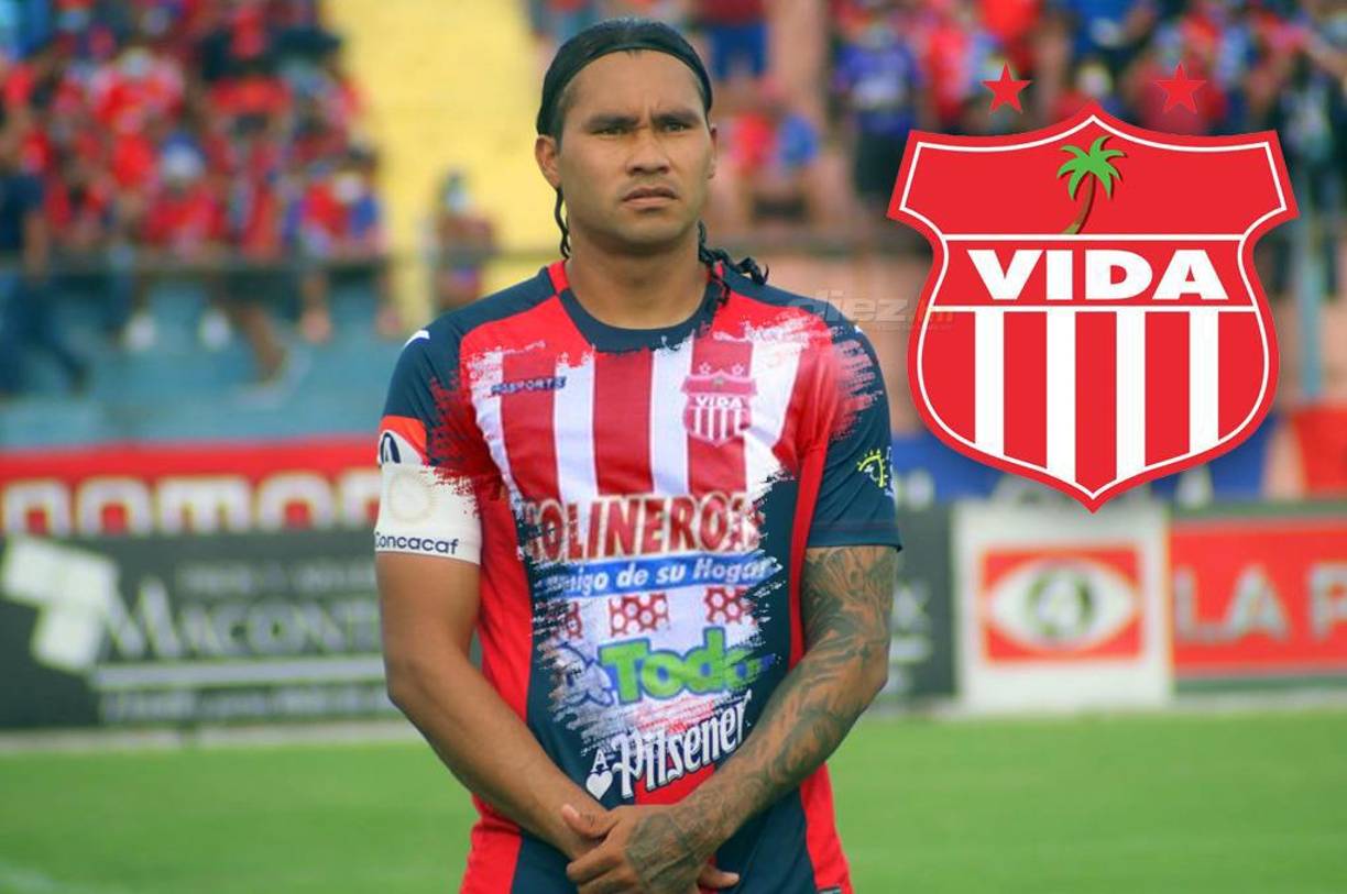 “Gullit” ha desarrollado su carrera en los últimos años en el fútbol centroamericano ya que recientemente pasó por el Antigua de Guatemala y el FAS de El Salvador. En el balompié salvadoreño logró conseguir un título de Liga en el 2021. En la Liga MX, Carlos Peña vistió las camisetas del Pachuca, León, las Chivas, Cruz Azul y Necaxa; además tuvo la oportunidad de jugar en Europa al jugar con el Rangers de Escocia.