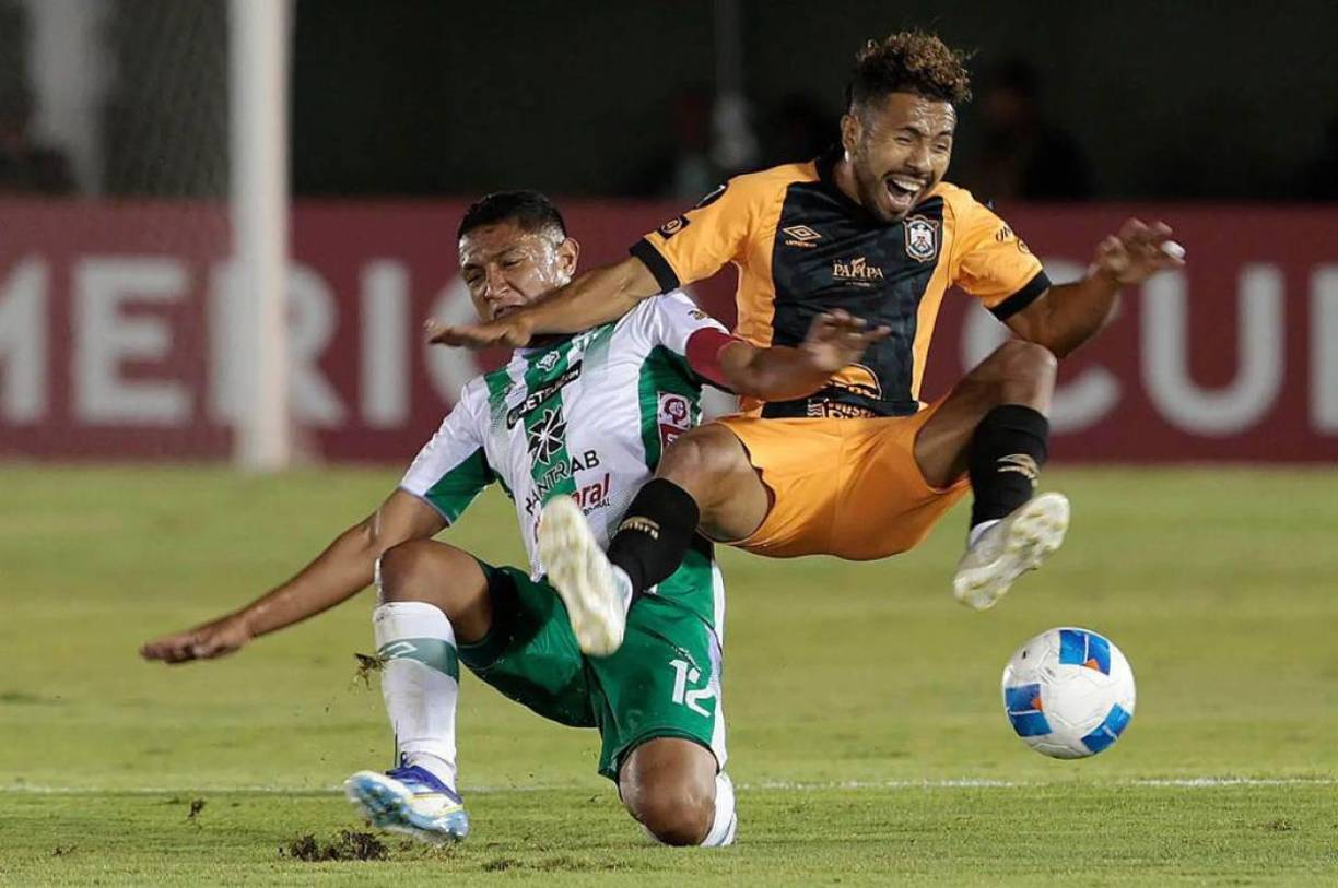 Se dice que todo esto pasó en el entretiempo, donde Robinson Flores recibió por parte de los utileros el 17, en vez del 77, número que en realidad utiliza. Al final no se deducirán puntos porque ni Concacaf y ni los organizadores del torneo se dieron cuenta del suceso.