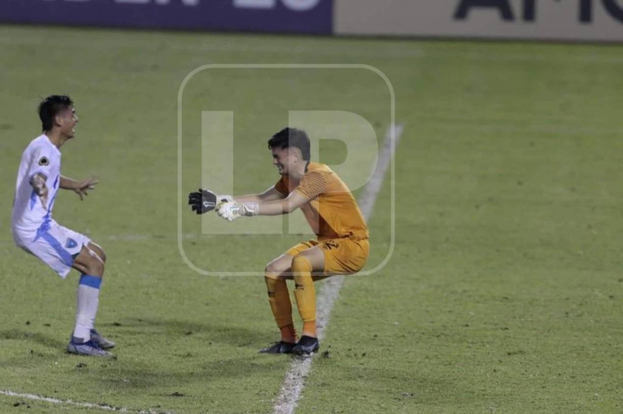 Jorge Eduardo Moreno sacó sus reflejos felinos y tapó cuatro penales, uno en el tiempo regular y tres en la tanda penalera. Un héroe sin capa.