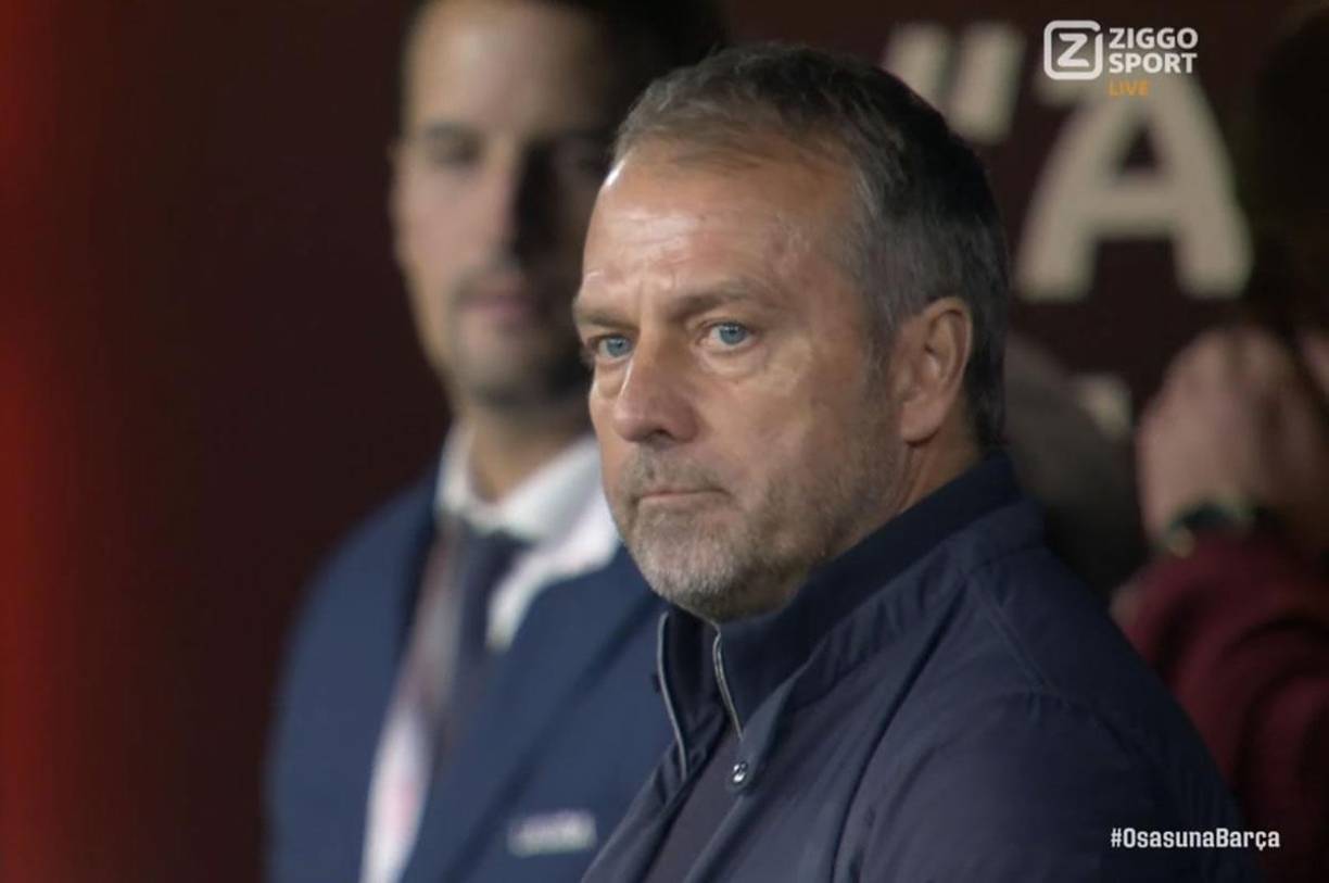 La carita que le quedó a Hansi Flick tras los primeros goles del Osasuna en el primer tiempo. Un poema.