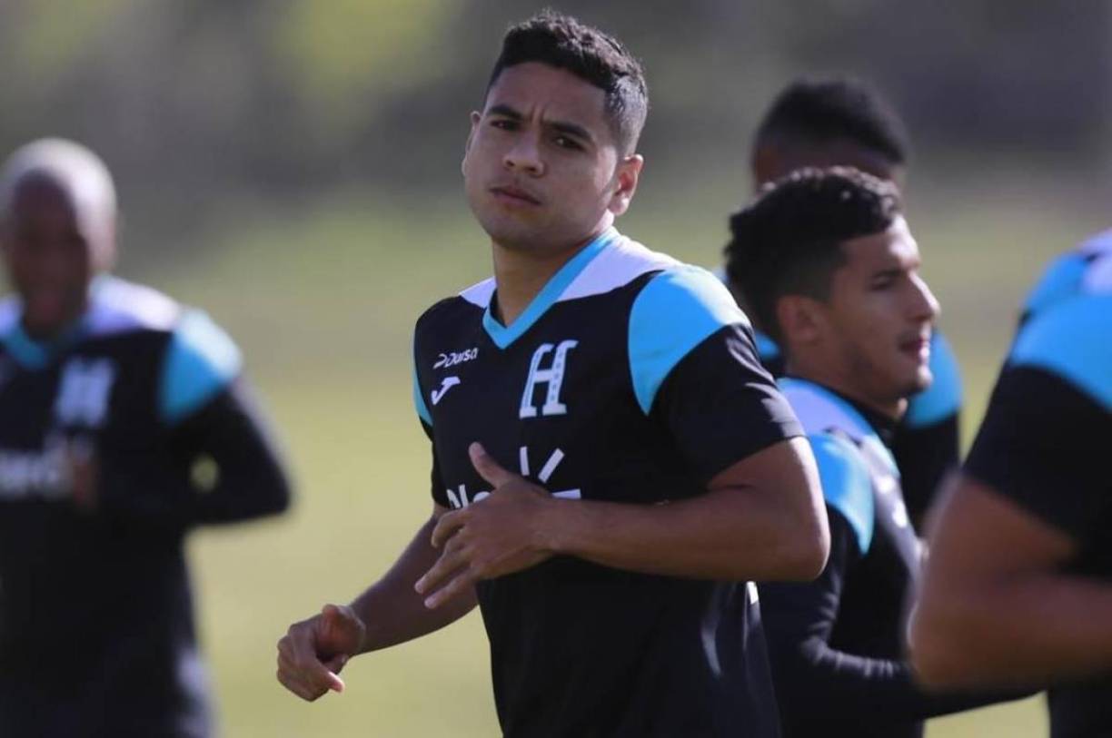 Volantes: Carlos Pineda del Olimpia.