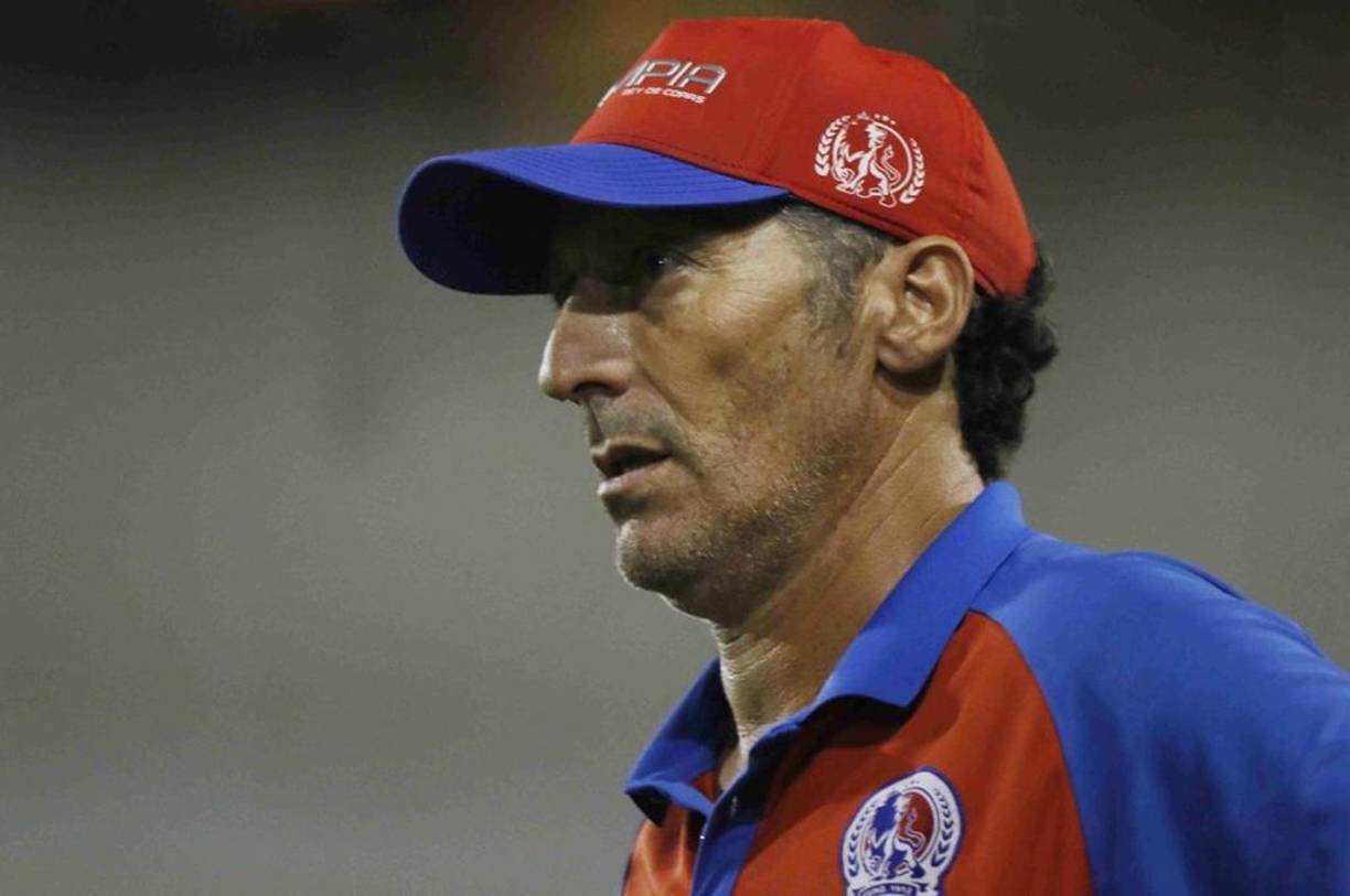 El argentino Pedro Troglio está en negociaciones con el Olimpia ya que el cuadro olimpista pretende su regreso para la próxima campaña. Según Diario Diez, la única condición del estratega es ganar el mismo salario con el que se fue.