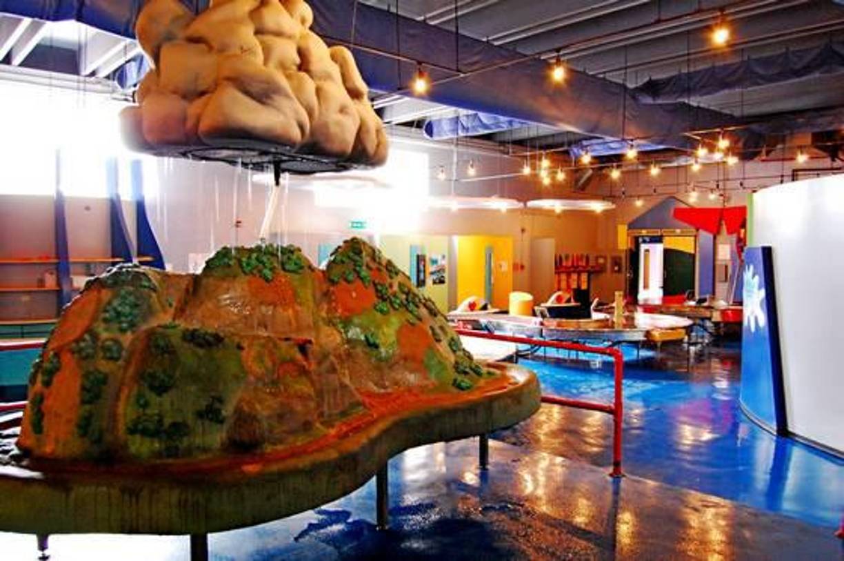 6. Museo Chiminike: Es un moderno e interactivo museo dedicado a los pequeños ciudadanos en la ciudad de Tegucigalpa. El sitio es una manera entretenida de extender los conocimientos, tanto en anatomía humana, medio ambiente como aventuras de la ciudad. 