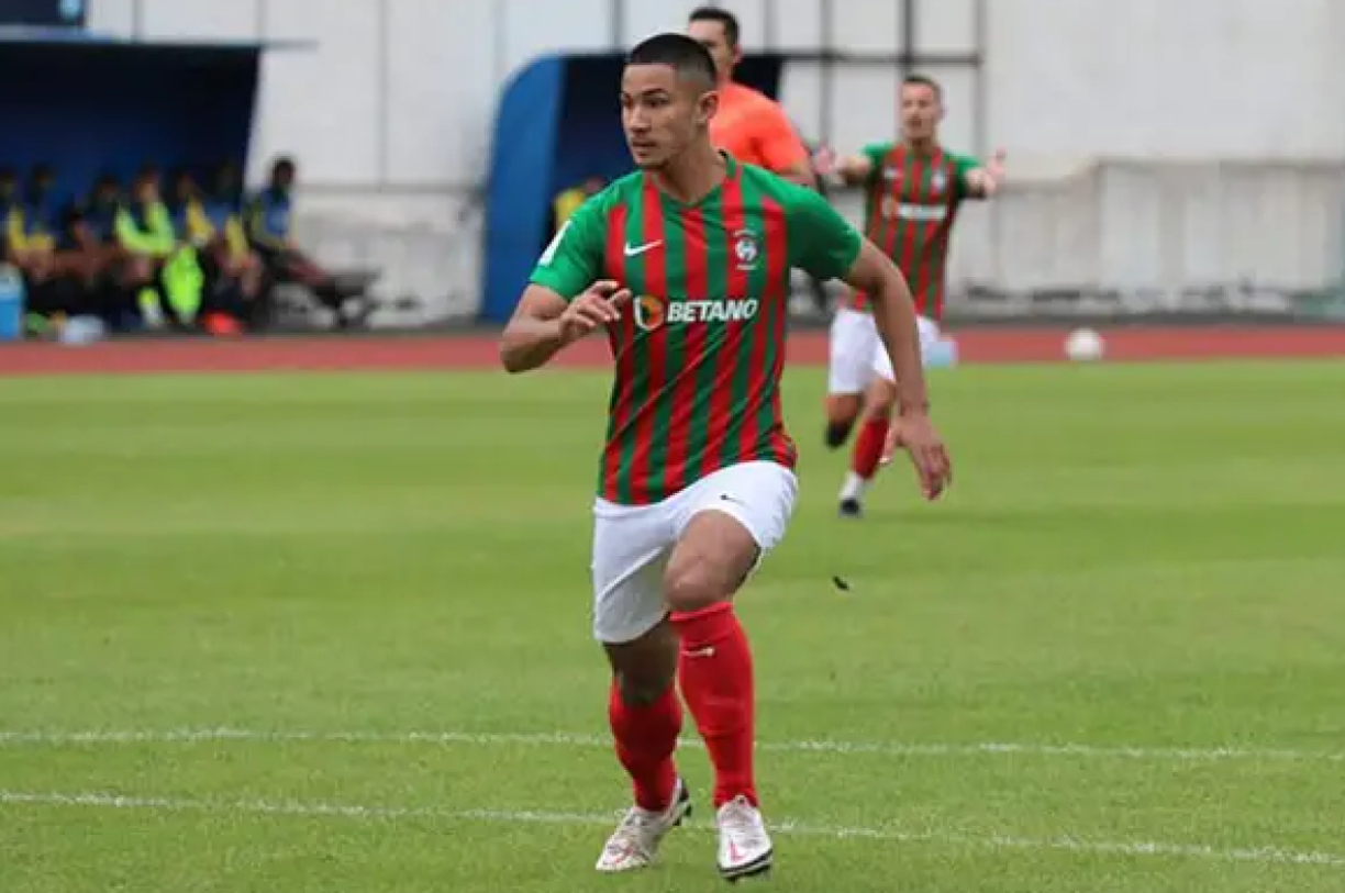 “Marítimo me dijo: ‘Vendrás aquí y jugarás’. Así que respondí: ‘Solo quiero estar aquí por un año. Lo principal para mí es que quiero jugar’. Obviamente, eso no sucedió. Me arrepientí de mudarme allí. Siento que también hubo mucha política con eso, porque Marítimo me quería. No sentí que estuvieran siendo completamente honestos’’, relató.