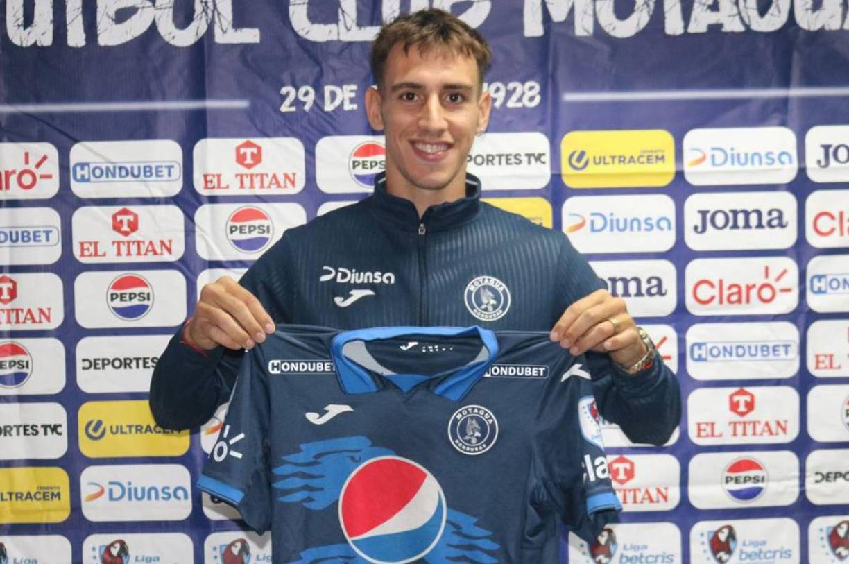 Rodrigo Auzmendi podría ser el extranjero sacrificado del Motagua para la próxima temporada, esto porque el Ciclón Azul anda en búsqueda de un defensor central en esa posición.
