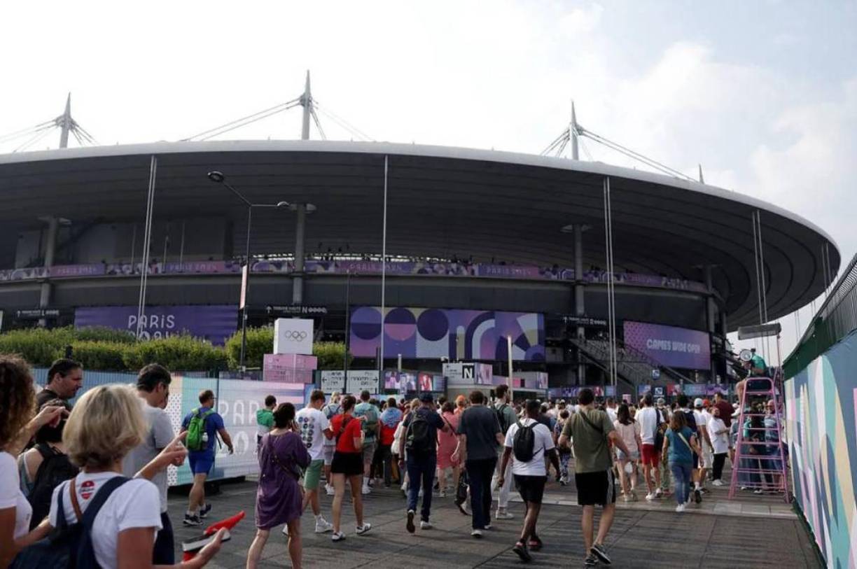 El corresponsal de CBC, Devin Heroux, comunicó que “El Stade de France volverá a estar abierto para la sesión nocturna de Atletismo y se esperan más de 70 mil fanáticos.”