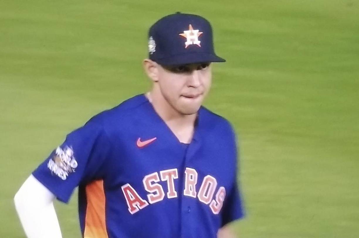 Dubón ingresó en la novena entrada del juego dos entre Astros y Phillies de Philadelphia en donde los de Houston se impusieron 5x2 emparejando la Serie Mundial del 2022 a un triunfo por bando.