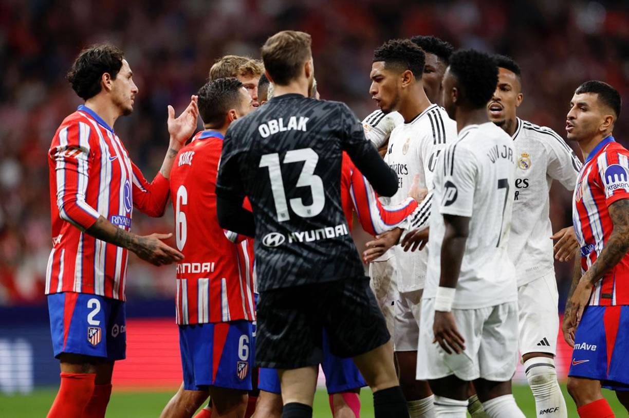 El derbi estuvo caliente por unos momentos entre los jugadores de Atlético y Real Madrid.