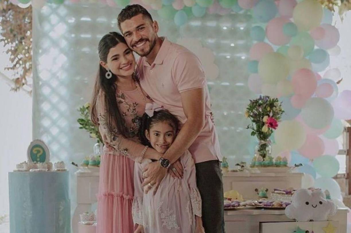 Gabriela Pech y Henry Martin se casaron en 2017. Ella es docente, muy sencilla y fuera del ambiente de la farándula.