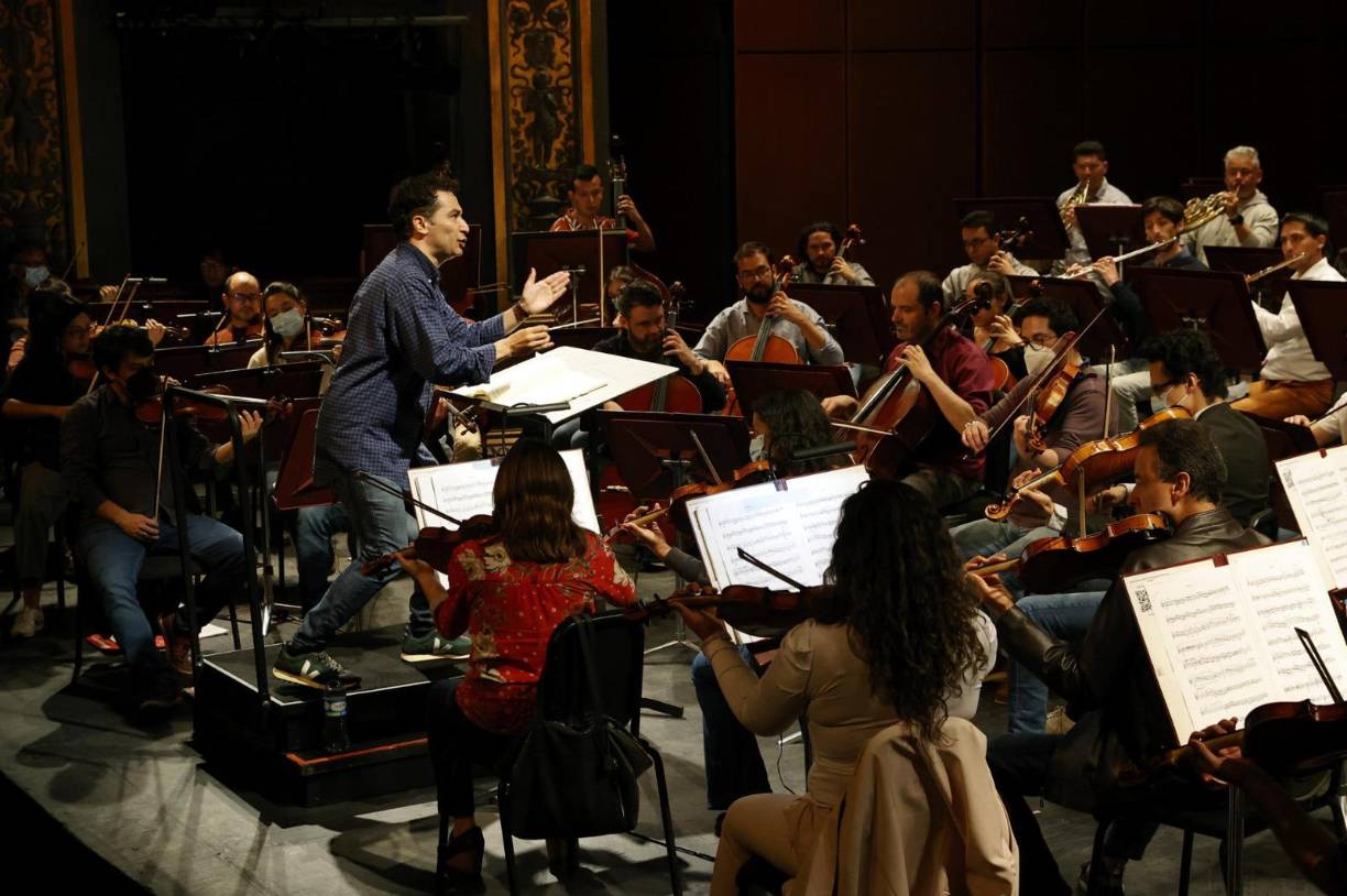 En el estudio que publica Chaos, participaron 36 embarazadas a las que se hizo escuchar dos composiciones de música clásica: ‘El cisne’, del francés Camille Saint-Saëns, y ‘Arpa de Oro’, del mexicano Abundio Martínez.