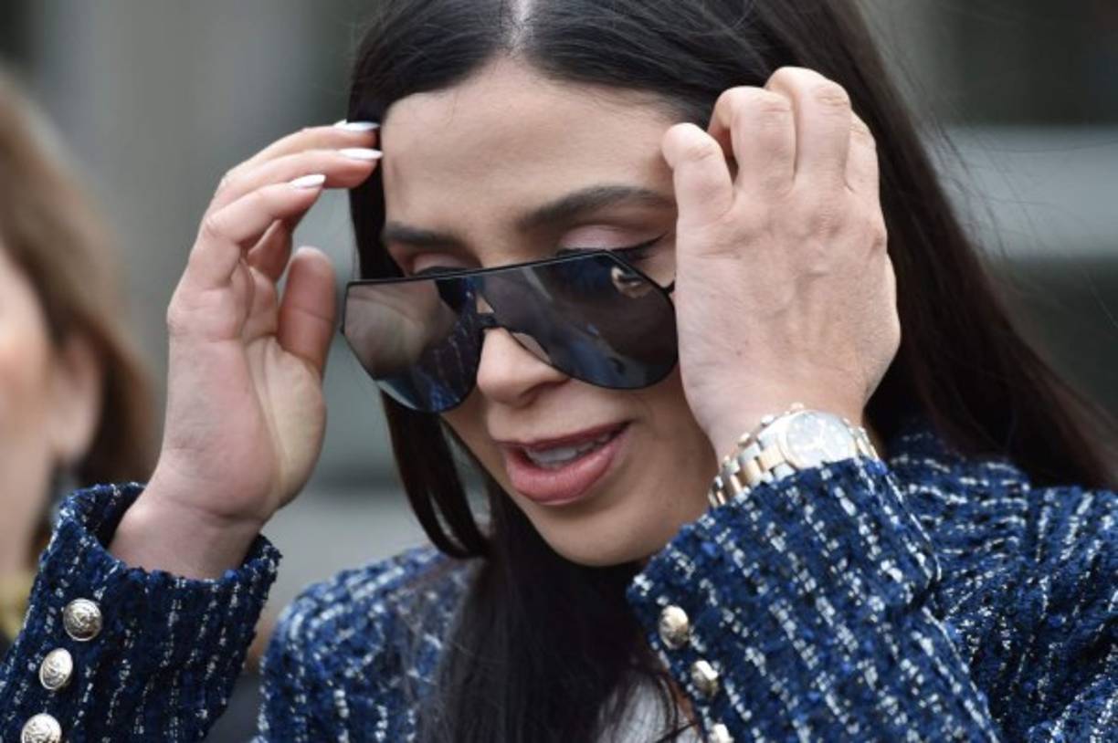 Emma y la defensa de El Chapo se queja de su detención en aislamiento casi total desde su extradición a Estados Unidos el 19 de enero de 2017, acusado de enviar más de 200.000 kilos de droga a este país a lo largo de 25 años y de facturar con ello 14.000 millones de dólares. Si es hallado culpable, podría ser condenado a cadena perpetua.