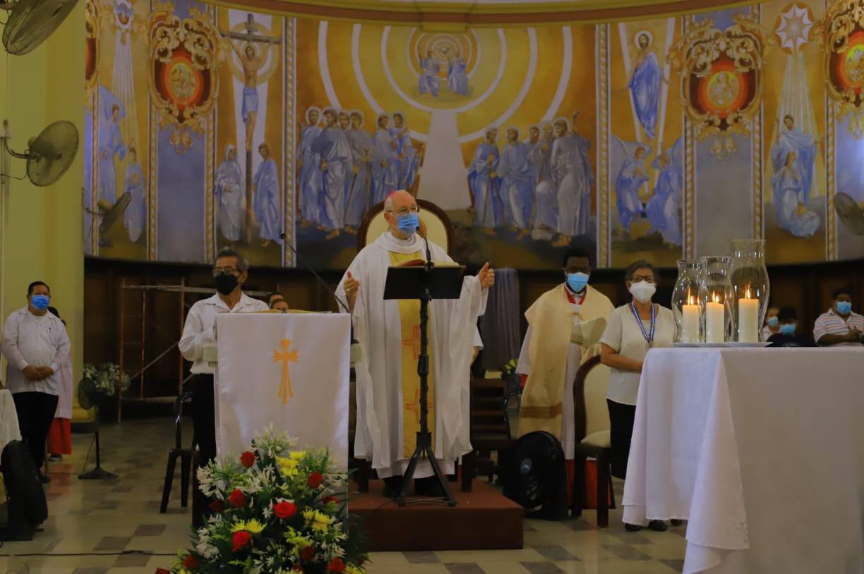“No puedo callarme, hoy le doy testimonio de mi fe, creo en Jesucristo resucitado, no puedo callarme porque quiero que otros muchos crean en Jesucristo”, dijo en un mensaje grabado el arzobispo de San Pedro Sula. Fotografía: La Prensa / Melvin Cubas. 