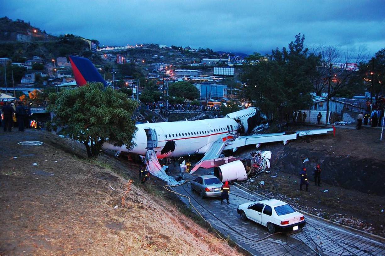 Una de las personas que resultaron heridas fue el embajador de Brasil en Tegucigalpa, José Roberto de Almeida Pinto. También salieron heridos costarricenses, mexicanos, guatemaltecos y hondureños.