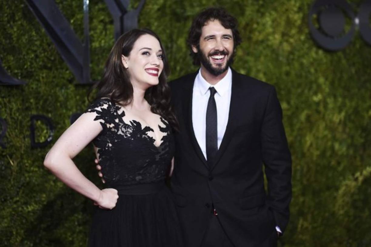 Kat Dennings y Josh Groban.