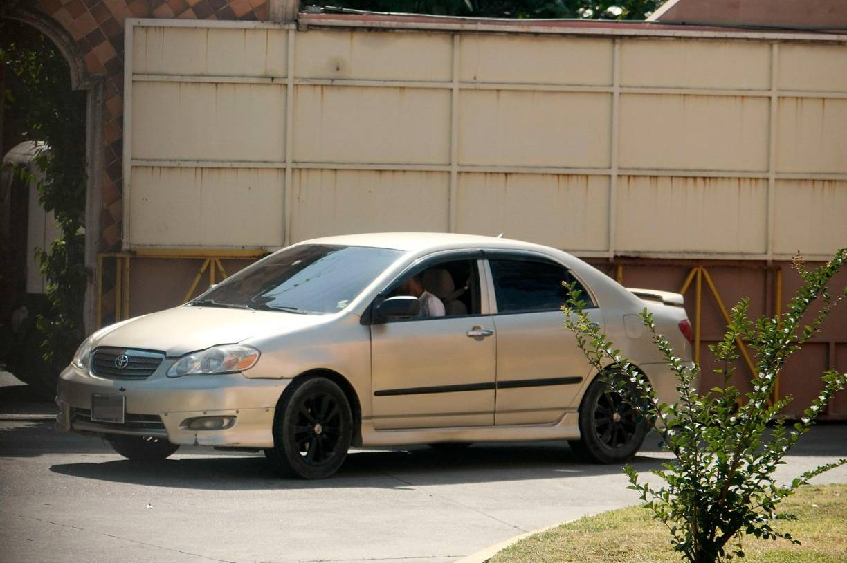 La cita ocurrió en Jardines del Valle. Tras una ligera conversación a través de WhatsApp y luego de observar un catálogo de mujeres se notificó por escrito que la escogida era “Fabiola” (nombre ficticio). Es una mujer de contextura gruesa, cabello liso y de aproximadamente 1.60 de estatura.
