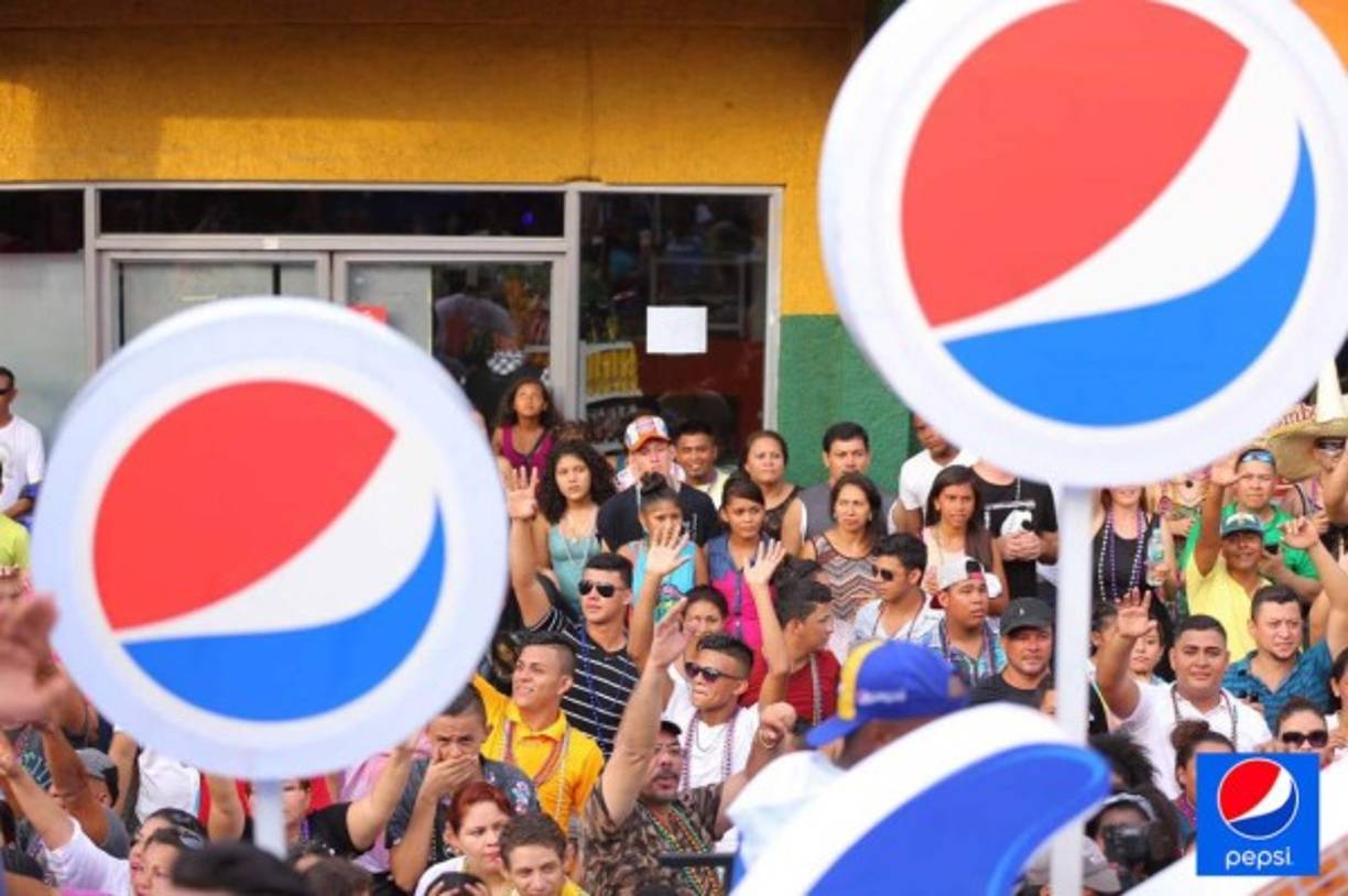 Baile, canto y mucha diversión de los ceibeños y turistas en el carnaval de la ciudad ubicada en el norte de Honduras.