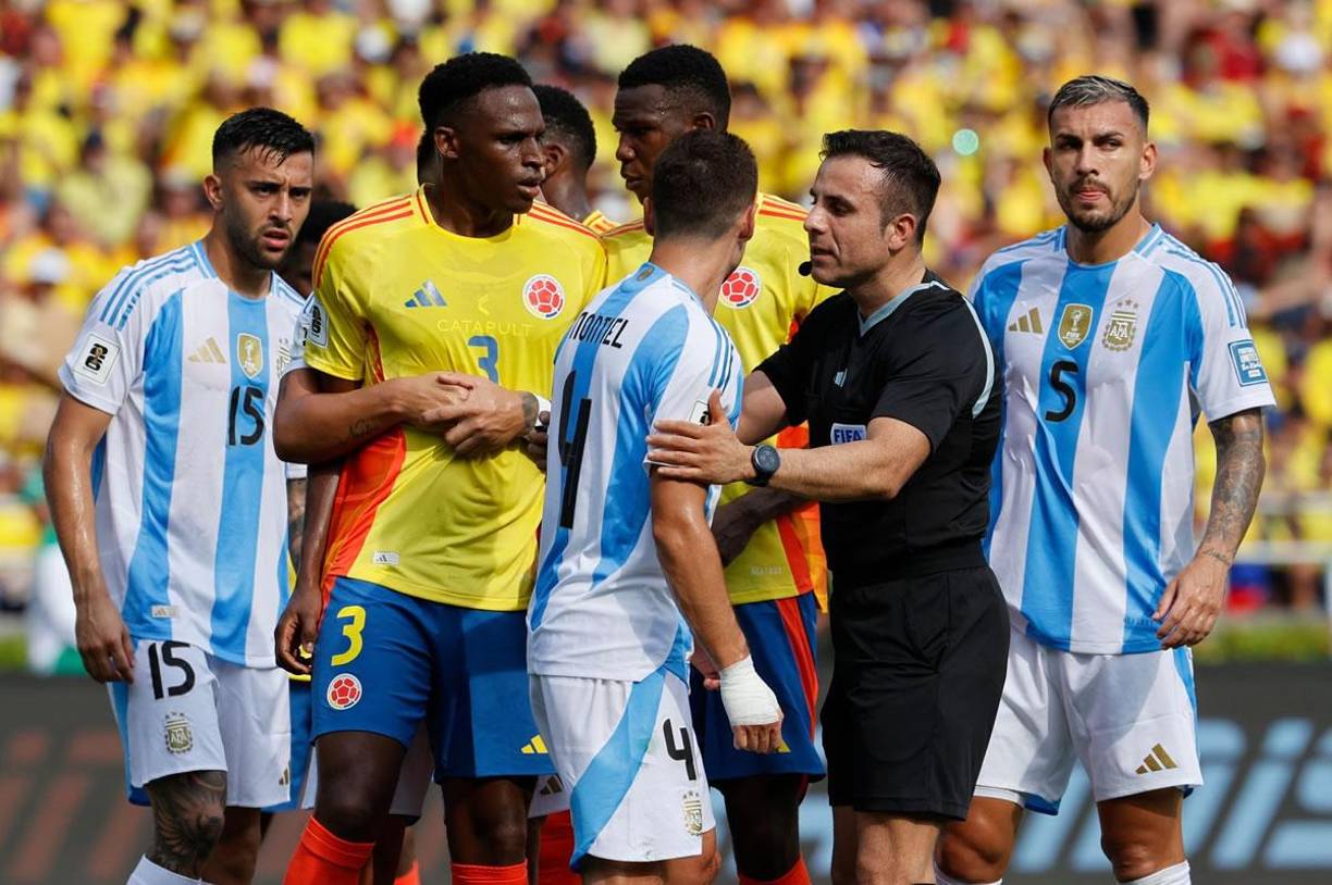 El partido entre Colombia y Argentina tuvo momentos tensos en la cancha del estadio Metropolitano de Barranquilla.