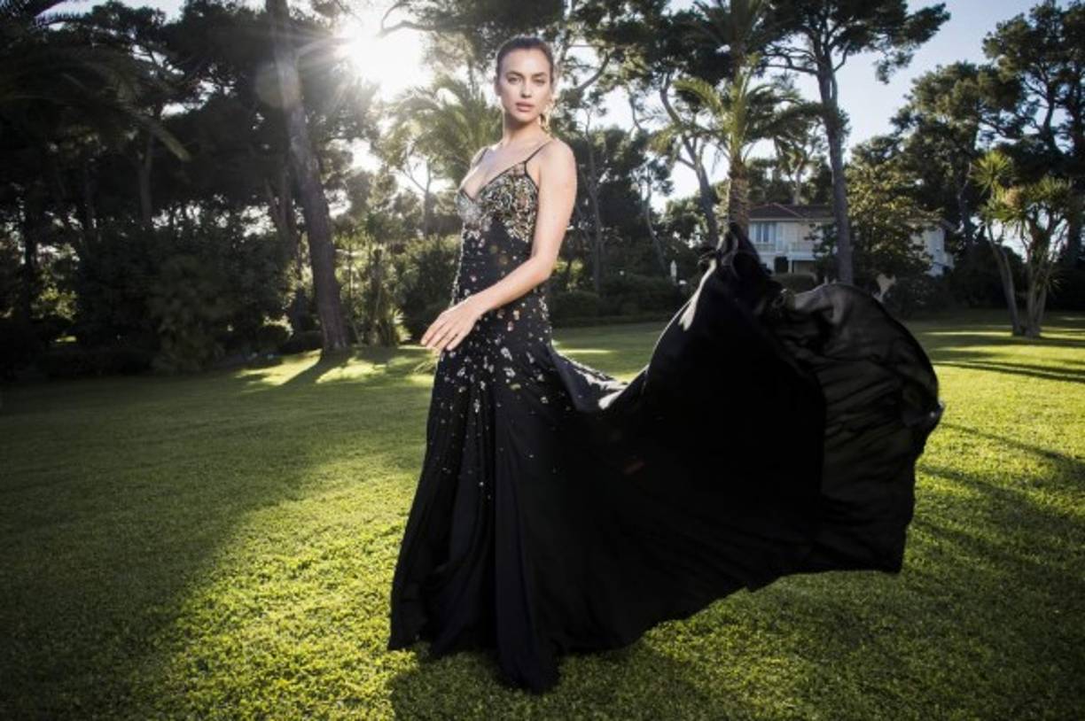 La modelo Irina Shayk en la gala AmFAR durante el Festival de Cine de Cannes 2016.