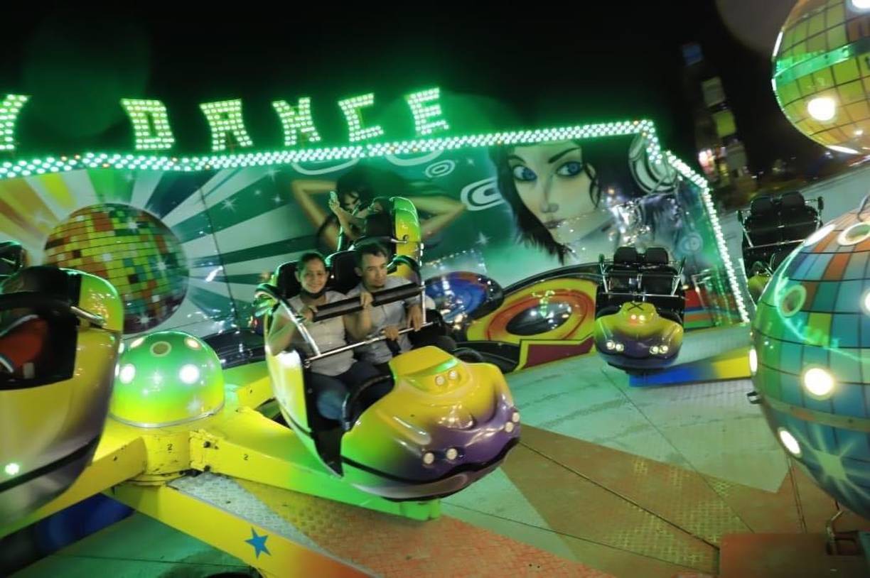 Son más de 30 diferentes atracciones las que los sampedranos podrán disfrutar al llegar a los juegos mecánicos, desde la montaña rusa hasta los carros chocones, como popularmente se les conoce.