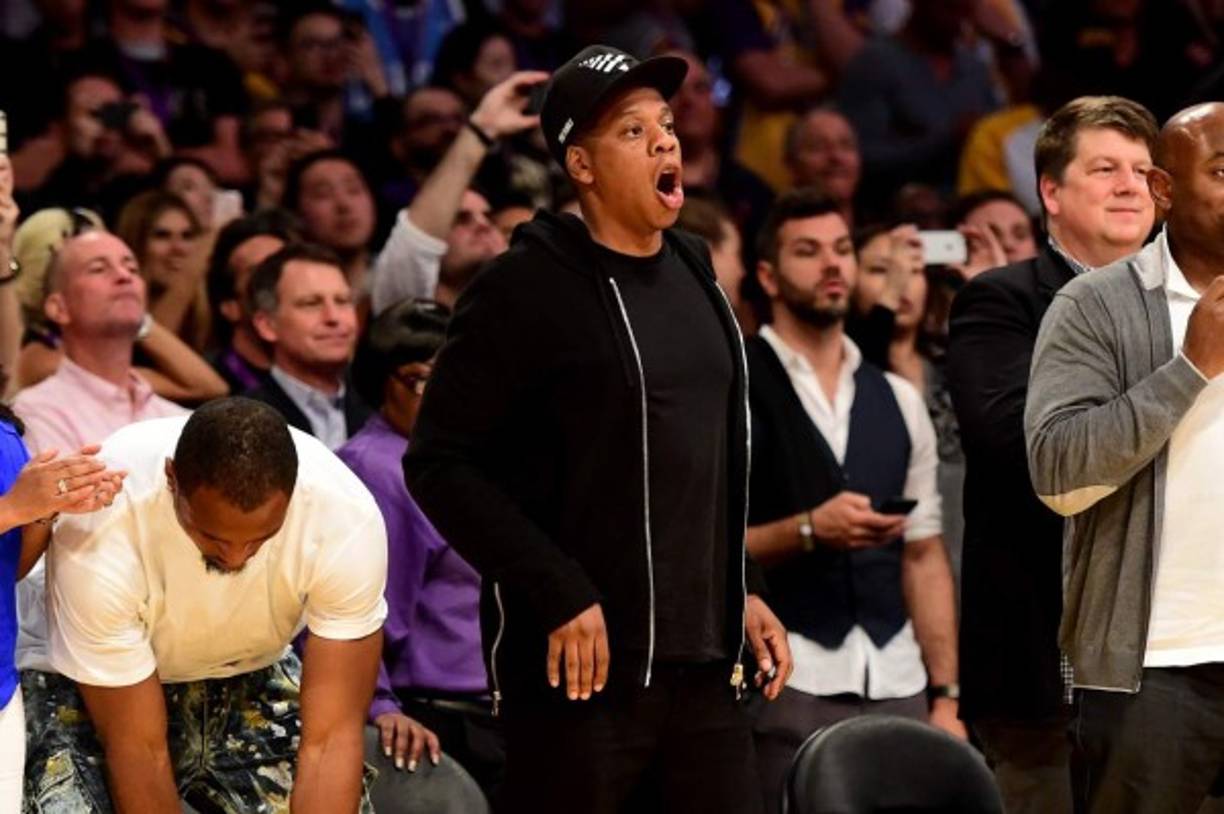 Jay-Z en uno de los momentos más importantes del partido.