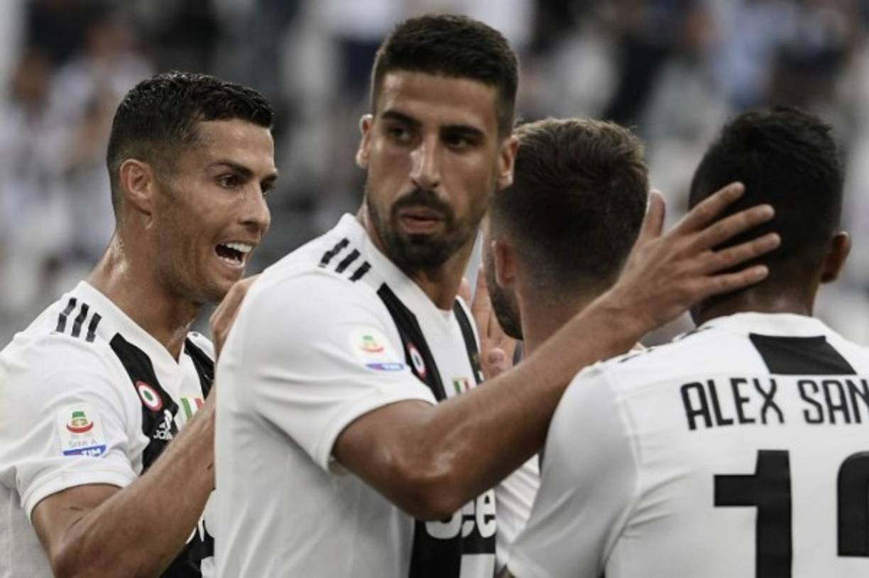 La afición turinesa acompañó con cánticos y aplausos cada toque de Cristiano, que salió de titular junto a Mandzukic y Federico Bernardeschi, con el argentino Paulo Dybala, el colombiano Juan Guillermo Cuadrado y el brasileño Douglas Costa que fueron suplentes.<br/>