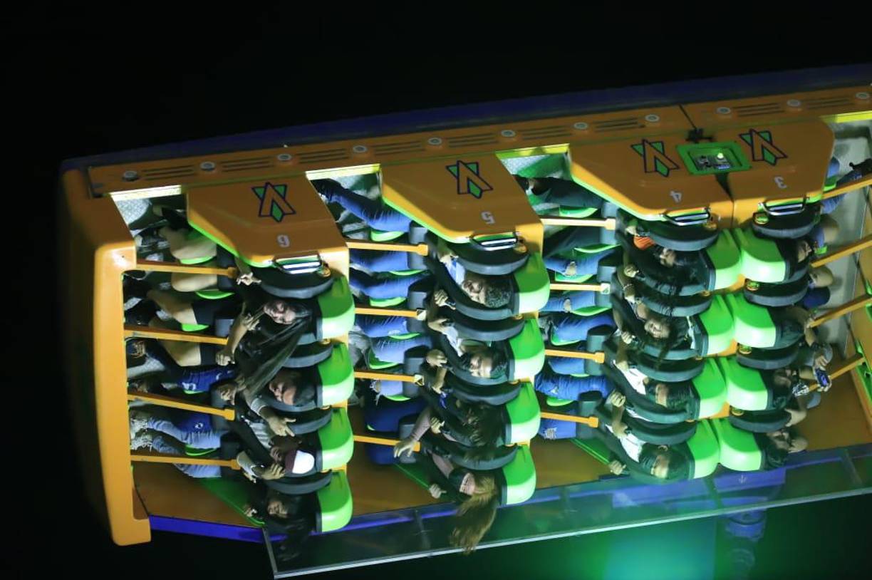 Entre los juegos están el aro de fuego, vértigo, montaña rusa, tagadá, kamikaze, la barca, el helicóptero, caballitos, gusano, gravitron, tornado, carritos chocones, crazy dance, twister, trencito infantil y las casitas.