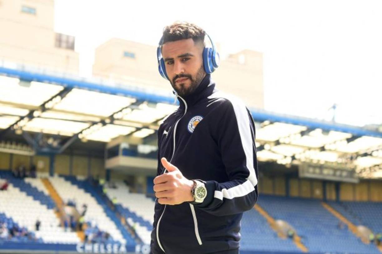 Parece ser que este será el verano en el que terminará saliendo Riyad Mahrez del Leicester City. Todo hace prever que el extremo argelino tiene ya las maletas preparadas dirección Manchester, más concretamente hacia el City de Pep Guardiola. Tal es la magnitud del rumo que Skysports confirma que Mahrez no acudirá a los próximos entrenamientos del Leicester.