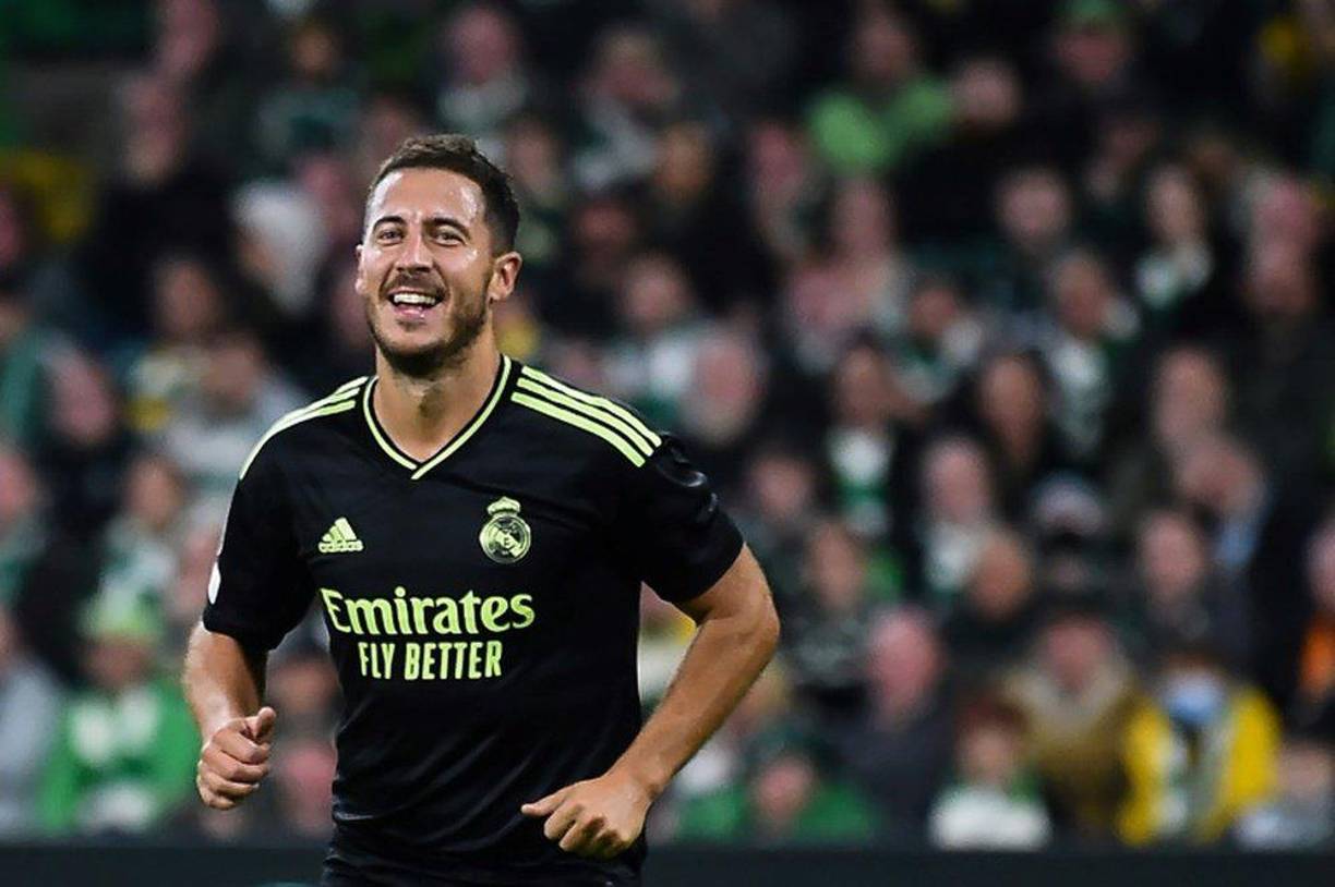Ante la falta de oportunidades de Eden Hazard en el Real Madrid , equipos de la Premier League se han mostrado interesados en contar con el belga. Newcastle y Aston Villa entrarían a la pugna por el jugador que termina contrato en 2024 .