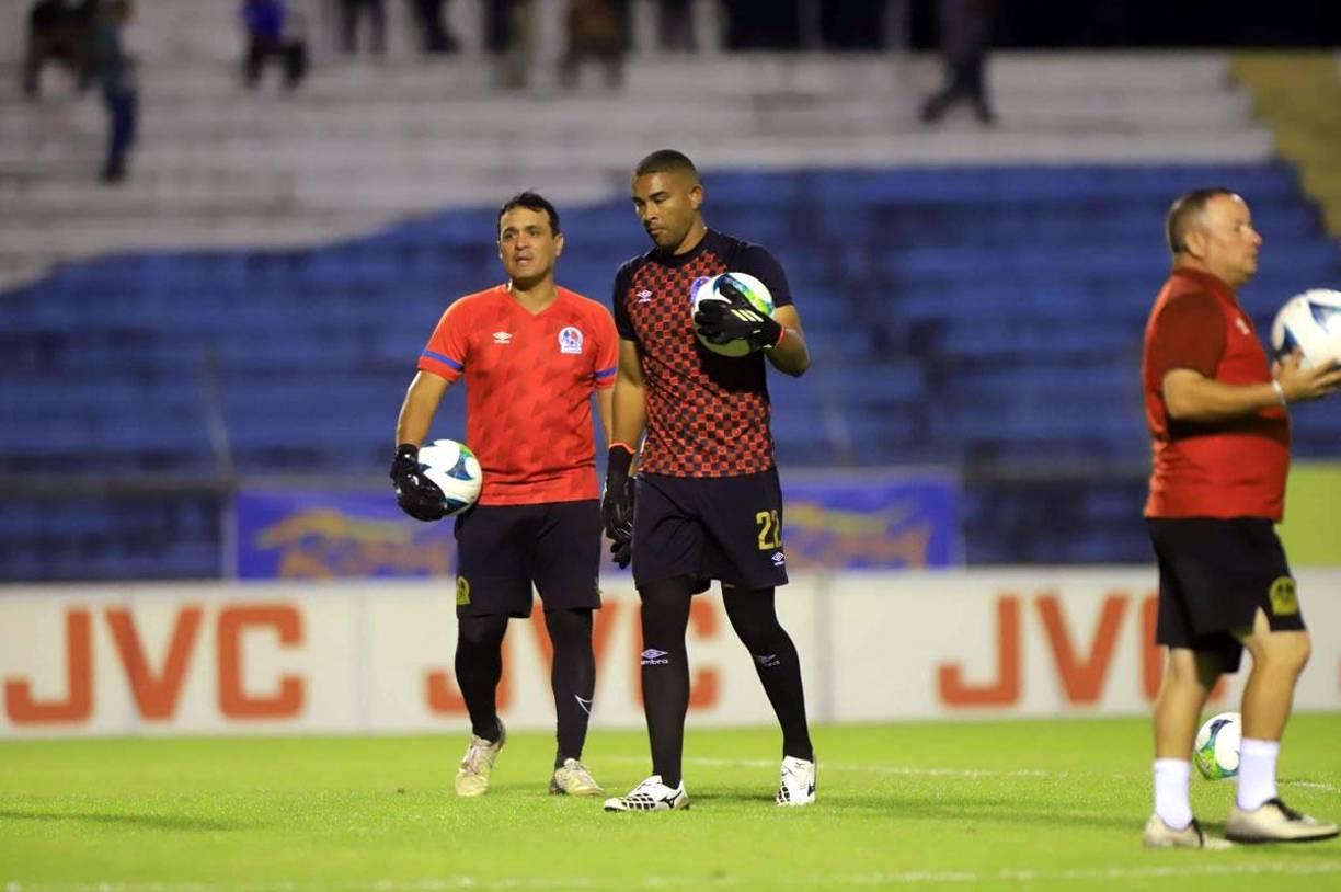 José Mendoza entró en la convocatoria del Olimpia y fue el portero suplente. Alex Güity el titular.