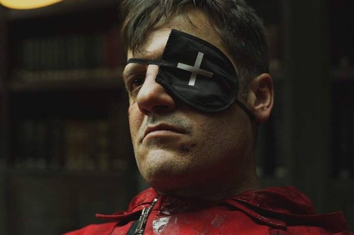 Rodrigo de la Serna es Palermo<br/><br/>El argentino interpreta al líder de la banda dentro del atraco al Banco de España, un personaje lleno de contradicciones, siendo homosexual y terriblemente sexista. Aunque hasta en la tercera temporada recordaba a Berlín con su dosis de machismo y humor negro, Palermo termina convirtiéndose en el peor enemigo para los suyos. Palermo es en parte uno de los culpables del <a href='https://www.laprensa.hn/television/1370146-410/casa-papel-4-muerte-personaje-despedida-nairobi-alba-flores' style='color:red;text-decoration:underline' target='_blank'>terrible desenlace de uno de los personajes más queridos de la serie </a> después que ayuda a Gandía a escapar, enojado por haber perdido el poder.<br/>