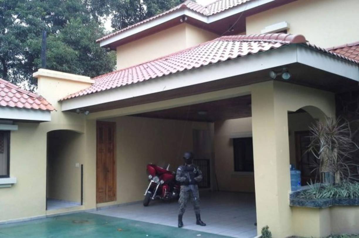 Vivienda allanada en residencial El Pedregal de San Pedro Sula.