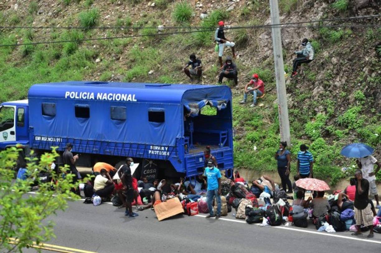 La cubana Sheyla Sánchez, de 27 años, relató que salió de Cuba para Nicaragua en noviembre y llegó a Choluteca hace tres meses. AFP