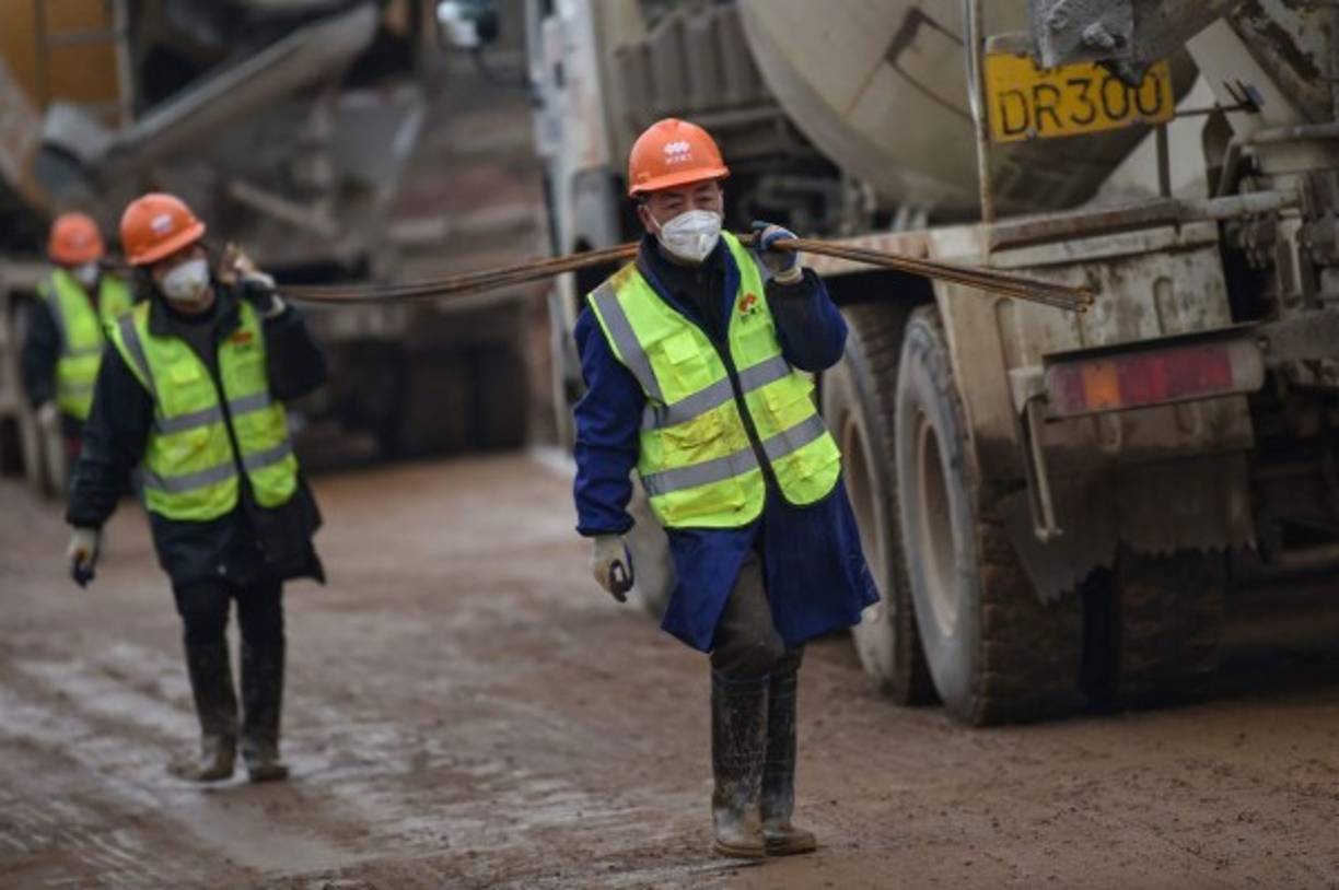 Según el gobierno, el presupuesto para la construcción y para el material de los dos hospitales se eleva a 300 millones de yuanes (43 millones de dólares).