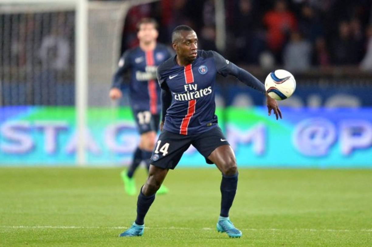 La Juve aprieta por el sustituto de Paul Pogba. El eligedio por el técnico 'bianconeri', Massimiliano Allegri, es Blaise Matuidi. El centrocampista de 29 años es el que más papeletas tiene de salir del PSG de Unai Emery tras la llegada de Krychowiak. El polaco se suma a los Verrati, Thiago Motta, Rabiot (y Stambouli, que también podría salir al Schalke). El club parisino pediría unos 30 millones por el internacional francés, según publica 'La Gazzetta Dello Sport'. El medio 'Le Parisien' añade que firmará un contrato de unos tres o cuatro años y que la oferta de la 'Vechia Signora' rondaría los 25 millones.