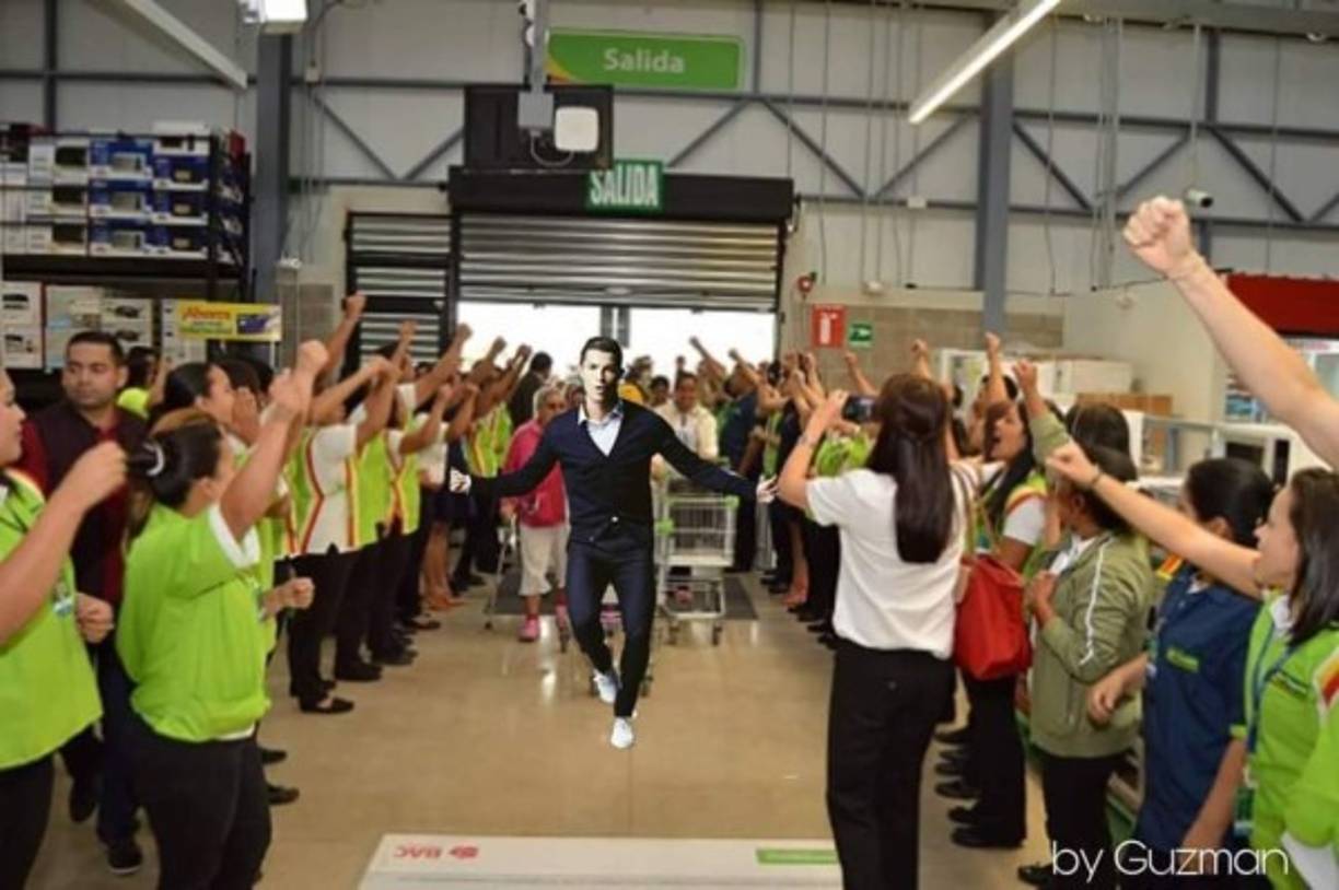 CR7 en un supermercado LOl.<br/><br/><br/>Memes: Jhōnny GuzZ'man
