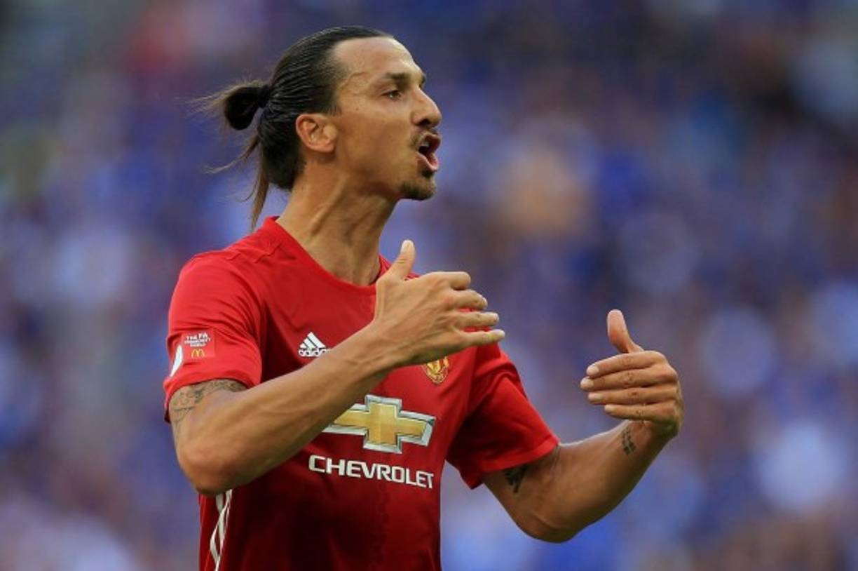 A Zlatan Ibrahimovic se le podría ofrecer una salida del Manchesyer United al LA Galaxy. Según informa Daily Mirror, el quipo de la MLS cree que Ibrahimovic podría ser un movimiento de cara al próximo verano cuando su contrato actual con el United expire. The Miror afirma que el Galaxy está tratando de alejarse de la firma de jugadores envejecidos, pero el club estadounidense haría una excepción con Ibrahimovic debido a su estatus de superestrella.