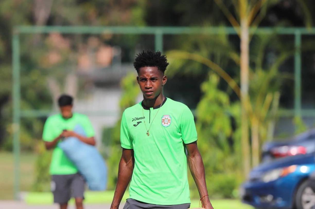 Yunny Dolmo (Marathón, delantero).