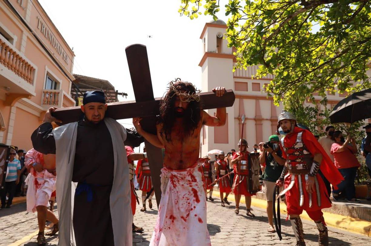 Viacrucis en Trinidad, Santa Bárbara. Fotografía: La Prensa / Melvin Cubas