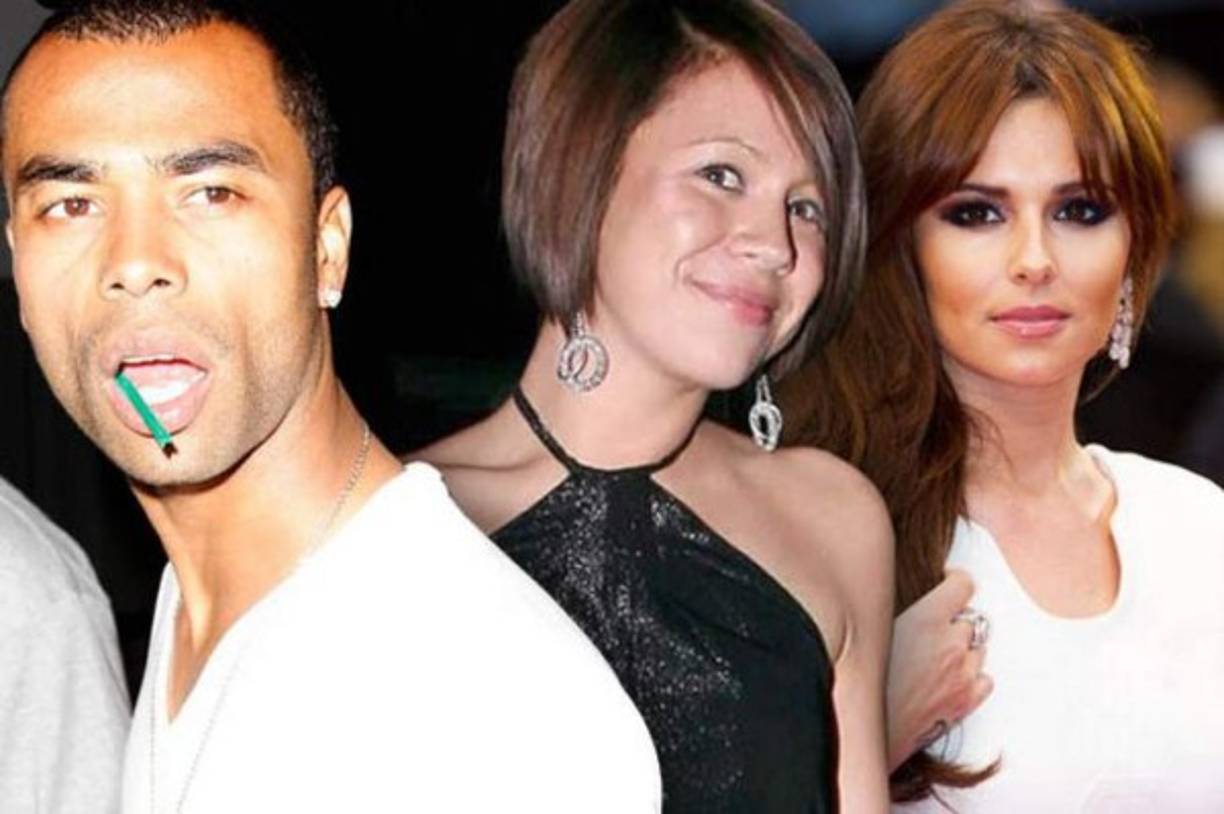 La infidelidad del futbolista inglés Ashley Cole fue una de las más sonadas en el mundo. Ya está separado de su esposa Cheryl y todo porque el jugador en el 2008 inició una aventura con una peluquera que responde al nombre de Aimee Walton (centro).