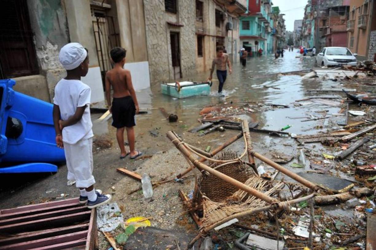 Recorrió buena parte de la costa norte de la isla durante el fin de semana, provocando grandes inundaciones.