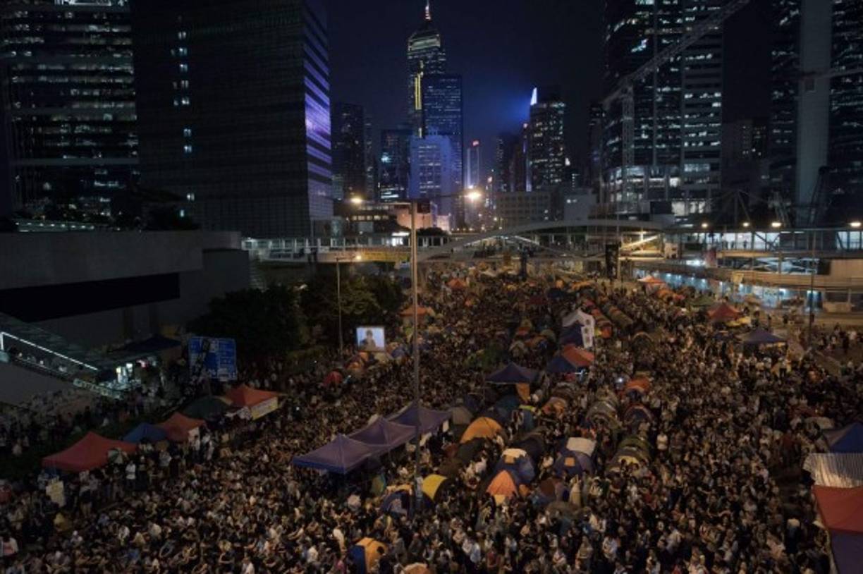 Los estudiantes en Hong Kong se reunieron con el Gobierno para dar inicio a los diálogos. Hasta el momento las protestas continúan.