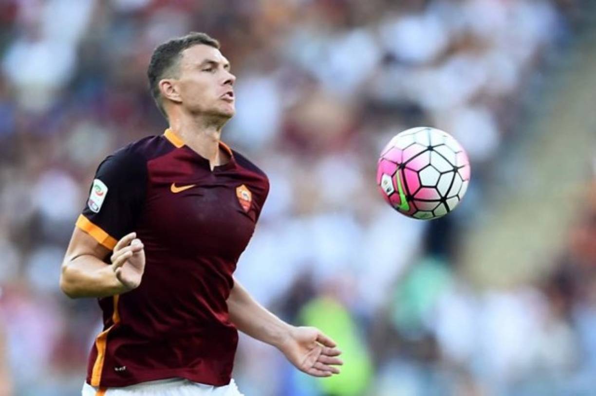 Edin Dzeko: La prensa italiana señala que la Juventus tiene en la mira a Dzeko, delantero bosnio que milita en la Roma.