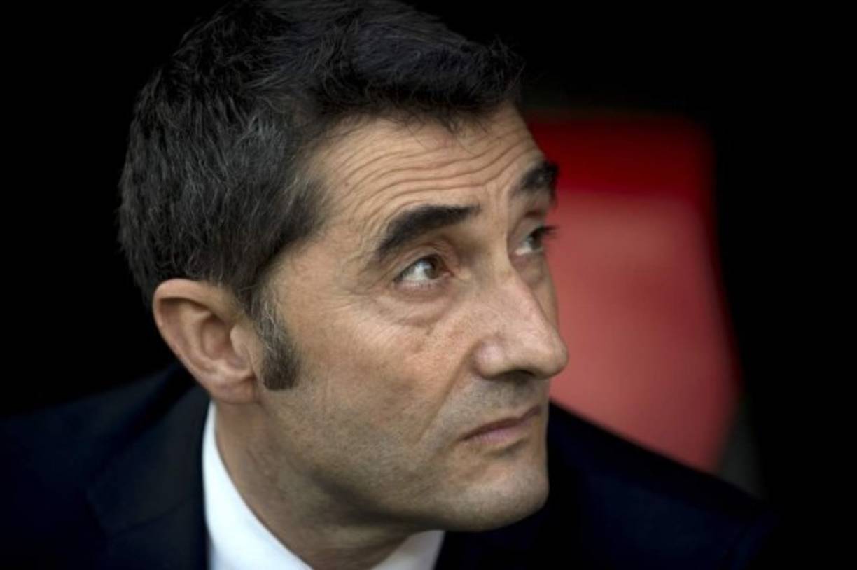 Ernesto Valverde, DT del Barcelona a minutos del inicio del partido ante Sevilla.