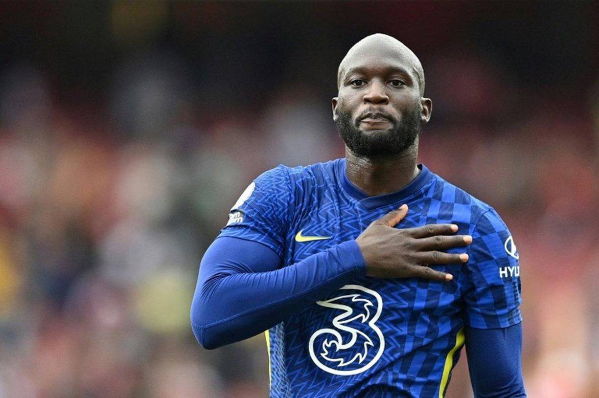 El delantero belga Romelu Lukaku podría llegar a reforzar la zona ofensiva del PSG ya que es casi un hecho que no continuará en el Chelsea. Lo ven como un posible reemplazo de Mbappé.