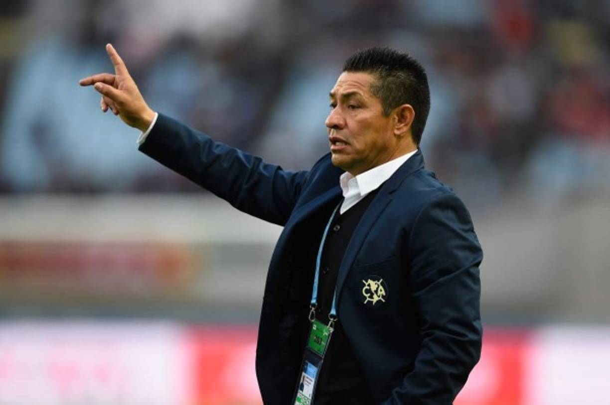 El SD Huesca de la Segunda División de España hizo oficial la llegada del mexicano Ignacio Ambriz como nuevo entrenador del equipo. El estratega firmó por dos temporadas. Foto Twitter SD Huesca.